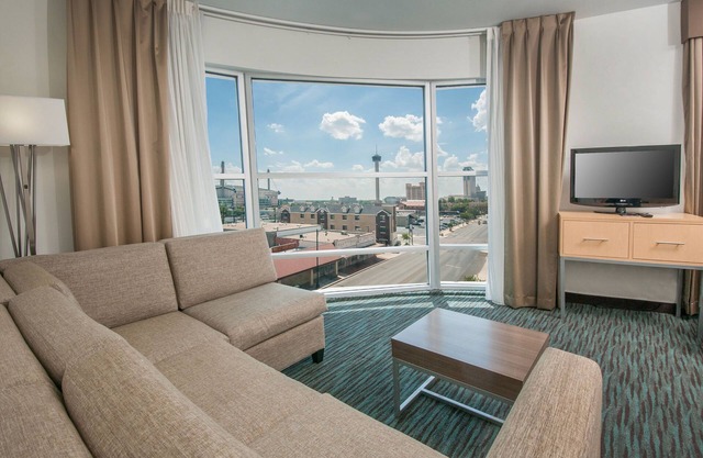 Holiday Inn Express San Antonio Rivercenter Area by IHG