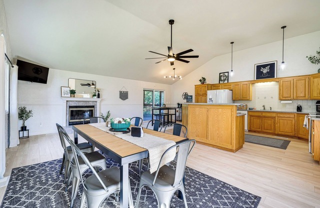 Holiday Island Home w/Screened-In Deck & Fire Pit