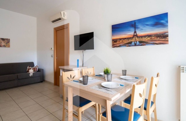 Holiday Rendez Vous 14 - Ground apartment with balcony and side sea view