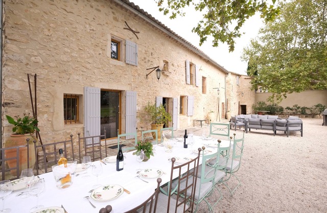 Holiday rental farm with pool EYGALIERES LS-447