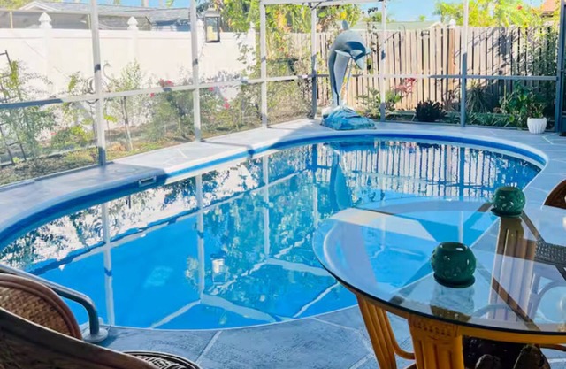 Holiday Specials! Dog-Friendly Tropical Getaway with a Covered Pool