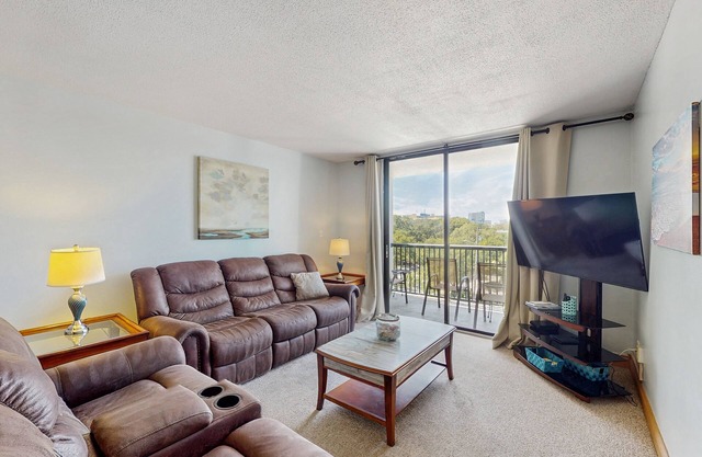 Holiday Towers condo with ample amenities & steps from the beach