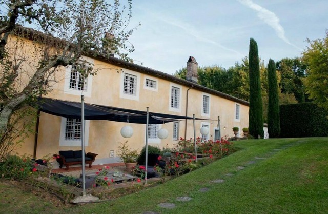 holiday vacation large villa rental italy, tuscany, near lucca near pisa, Wi-Fi, pool, countryside, short term long term