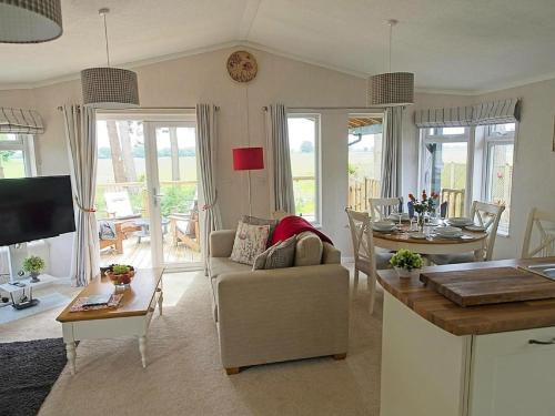 Hollicarrs - Wildflower Lodge