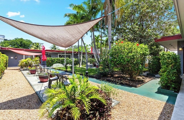 Hollywood 1BR Condo: Pets Allowed, BBQ & Parking