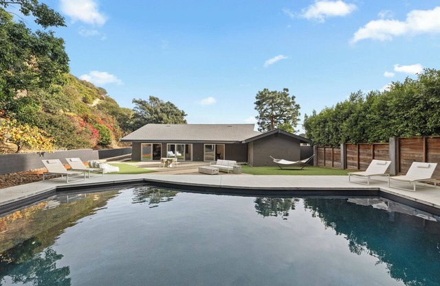 Hollywood Hills Haven withnLuxurious Pool