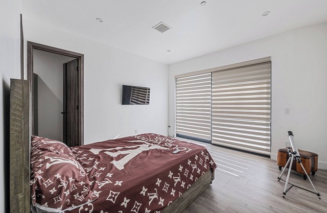 Hollywood Hills Mansion: 6000sqft, Rooftop Pool & DTLA Skyline Views!