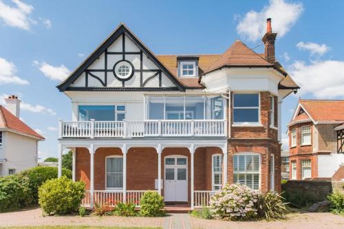 Holmwood by Keepers Cottages