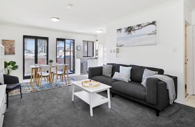 HOLT1 - Crows Nest -Holtermann Street