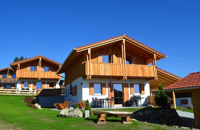 Holzar Chalet with sauna, exclusive house with exceptional lake and mountain views