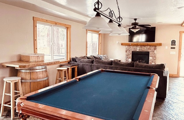 Home 1 mile from Lake, Casino, and Skiing