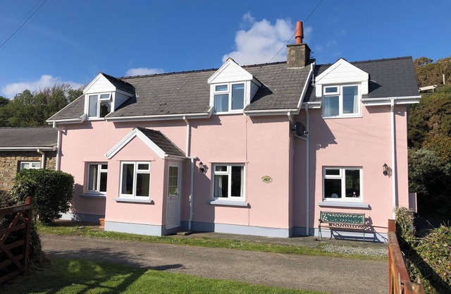 'Home From Home' 3 Bedroom Cottage in Nolton Haven