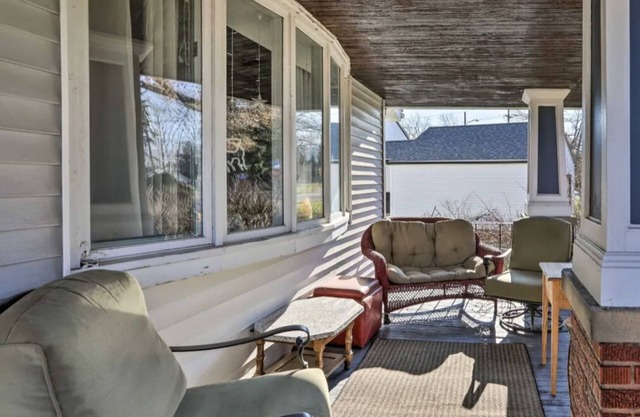 Home Pet friendly close to everything