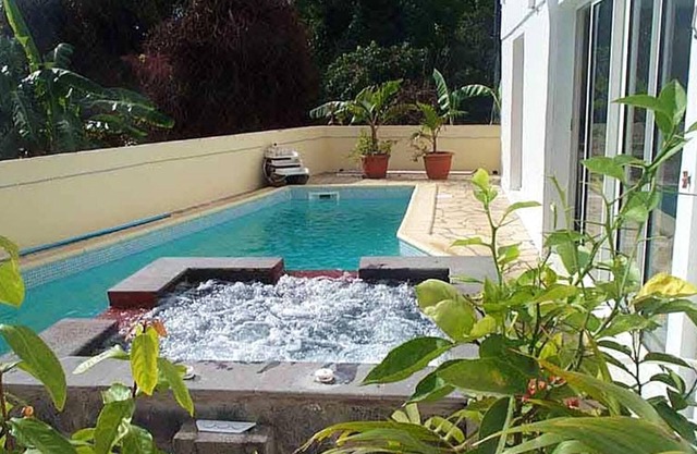 Homerez - House 15 km away from the beach for 4 ppl. with shared pool and garden
