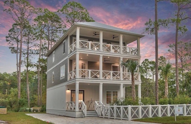 Home w/private pool, walk to deeded Beach Access, FREE 6 Seater Golf Cart!