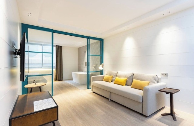 Home2Book Elegant Apartment Santa Cruz Center