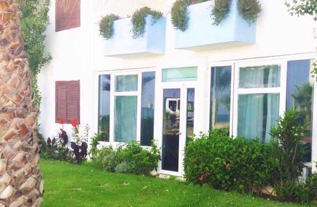 Homerez - 10 m away from the beach! Apartement for 8 ppl. with terrace at Fnideq
