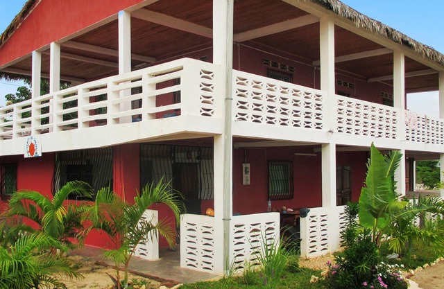 Homerez - 100 m away from the beach! Spacious appartement for 8 ppl. at Majunga