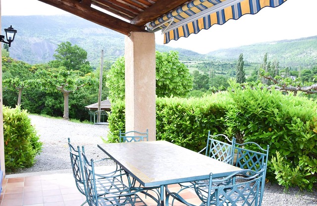 Homerez - Amazing apartement for 6 ppl. with shared pool at La Roche-sur-le-Buis