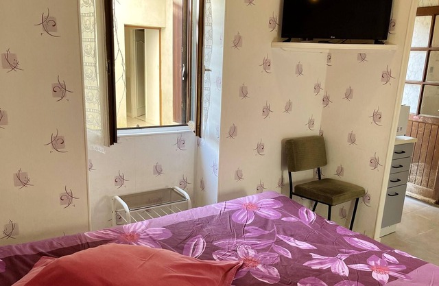 Homerez - Amazing studio for 2 ppl. with terrace at Néris-les-Bains