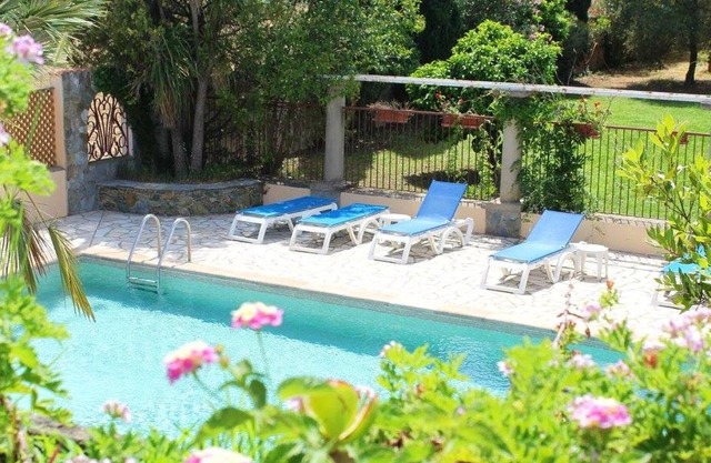 Homerez - Appartement 4 km away from the beach for 2 ppl. with shared pool