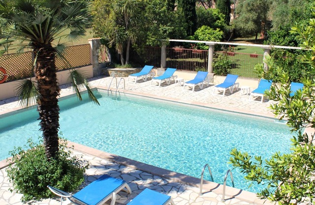 Homerez - Appartement 4 km away from the beach for 4 ppl. with shared pool