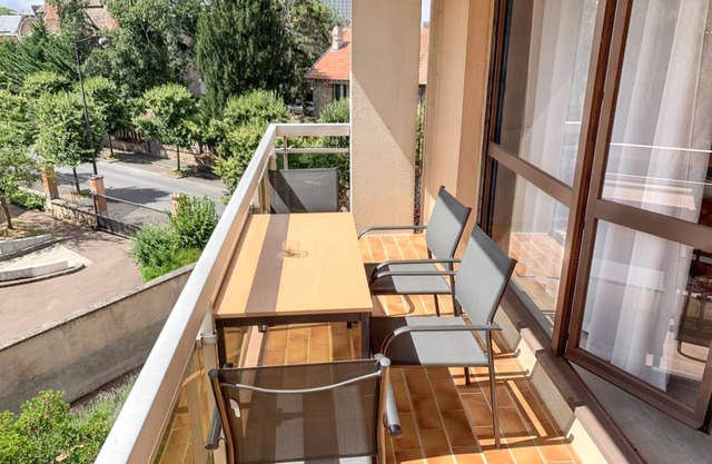 Homerez - Apt in Melun with balcony
