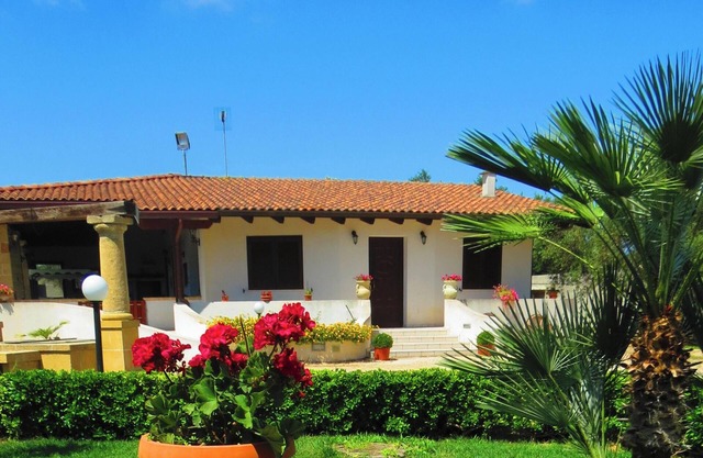 Homerez - Apt. in Parabita with garden