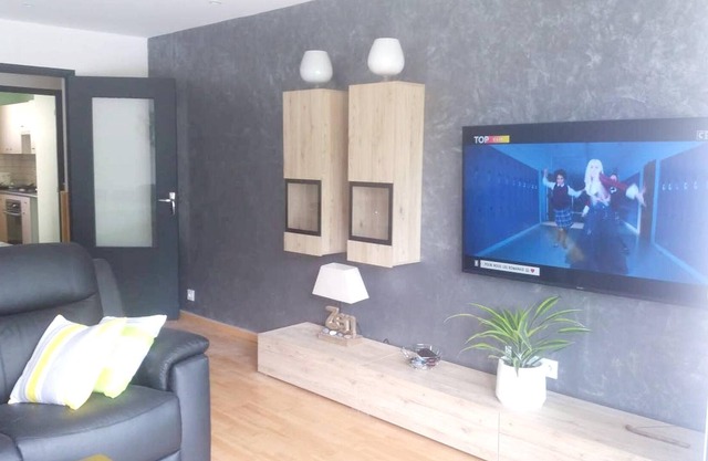 Homerez - Beautiful appartement for 6 ppl. with balcony at Millau