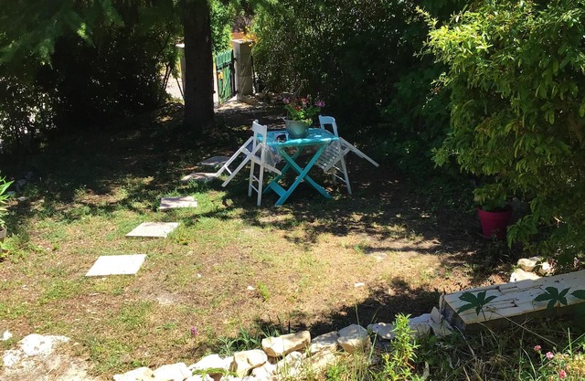 Homerez - Beautiful house for 2 ppl. with garden and terrace at Vachères