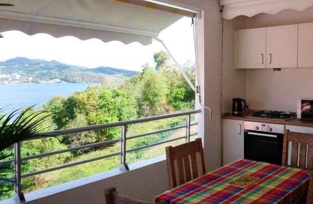 Homerez - Beautiful studio for 2 ppl. with sea view and balcony at La Trinité