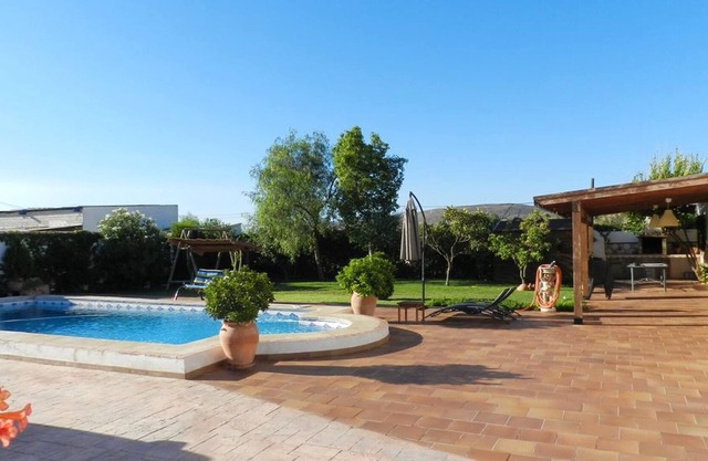 Homerez - Beautiful villa for 6 ppl. with swimming-pool and terrace at Padul