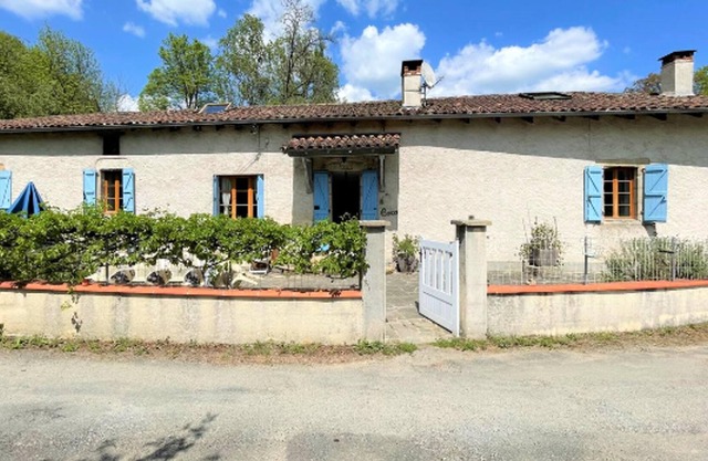 Homerez - Big house for 9 ppl. with terrace at Bagnac-sur-Célé