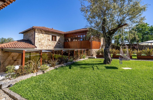 Homerez - Big house for 10 ppl. with swimming-pool, garden and terrace at Braga