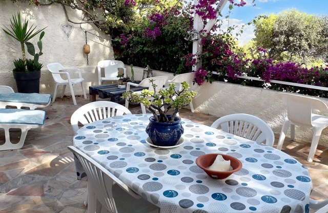 Homerez - Charming house in Monticello with sea view