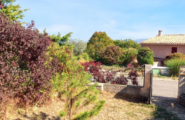 Homerez - Charming house in Vachères with mountain view
