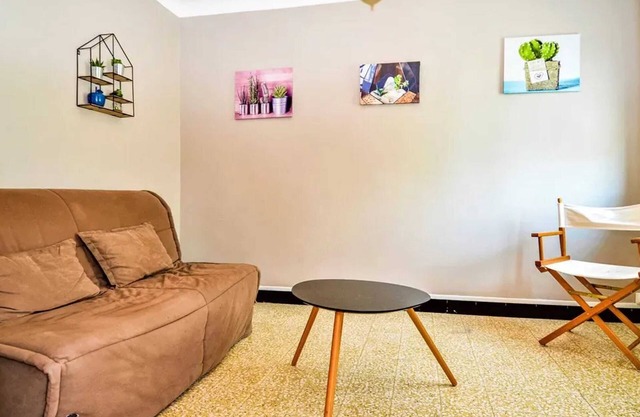 Homerez - Family House in Meynes with Private Garden