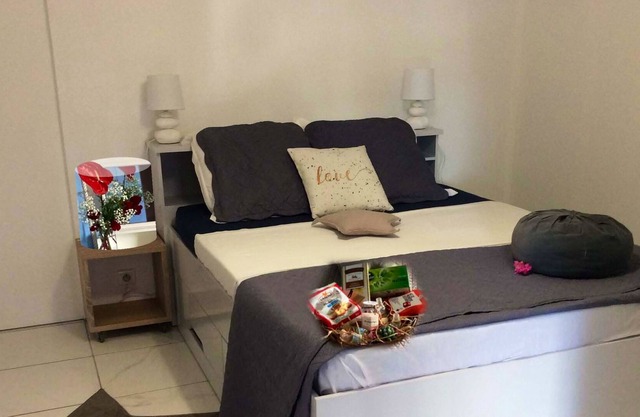 Homerez - House 15 km away from the beach for 4 ppl. with shared pool at Le Port