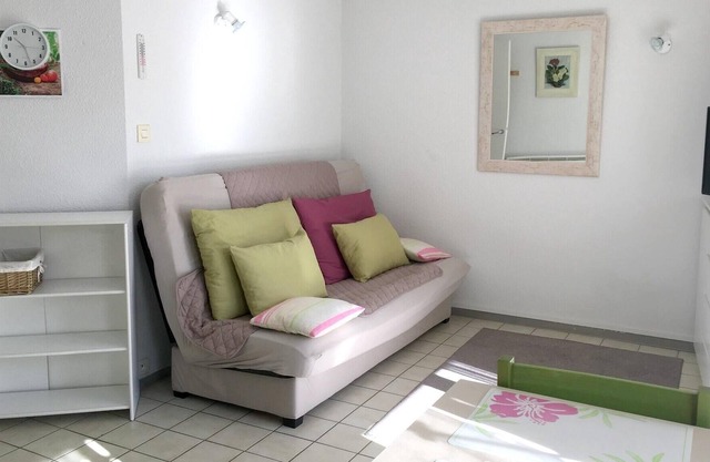 Homerez - House for 4 ppl. with shared pool, spa and garden at Digne-les-Bains