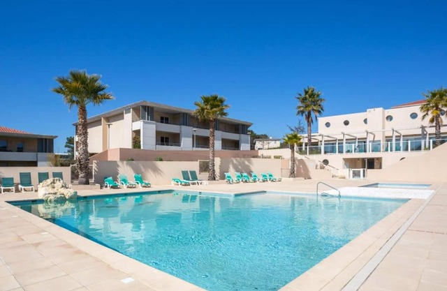 Homerez - Nice appartement 6 km away from the beach for 6 ppl. with shared pool