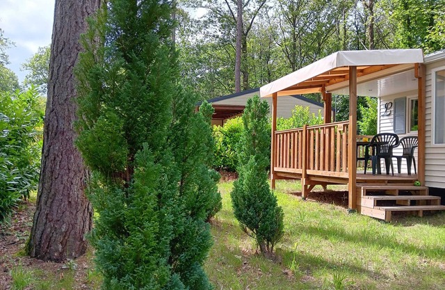 Homerez - Nice bungalow for 5 ppl. with shared pool and terrace at Saint-Chéron