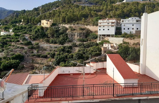 Homerez - Nice house with terrace and mountain view