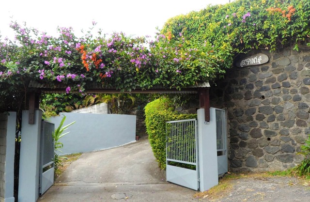Homerez - Nice studio for 4 ppl. with sea view, garden and terrace at Saint Paul