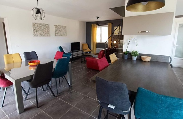 Homerez - Spacious house for 8 ppl. with garden and terrace at Pélissanne