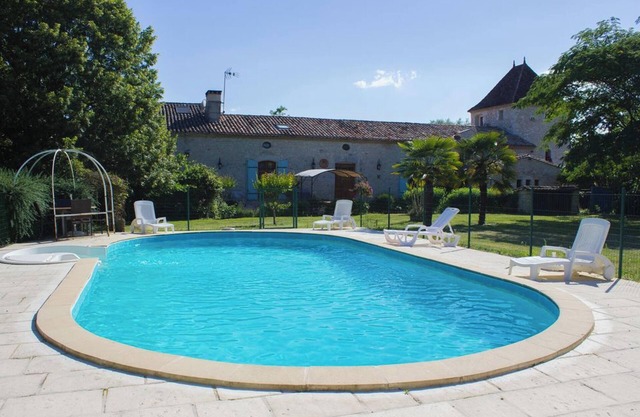 Homerez - Spacious House in Thénac with Private Pool