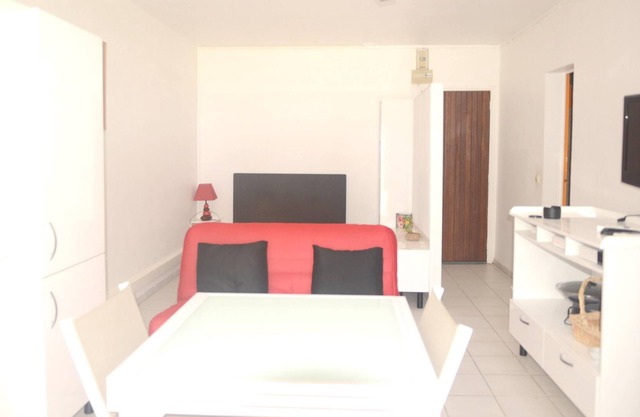 Homerez - Studio for 2 ppl. with sea view, garden and terrace at Le Moule