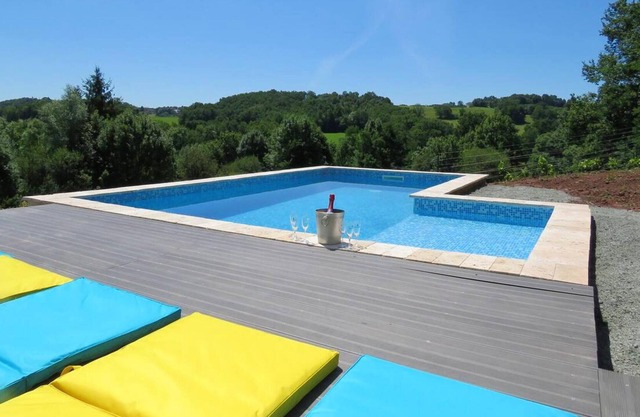 Homerez - Villa for 10 ppl. with swimming-pool and sauna at Vars-sur-Roseix