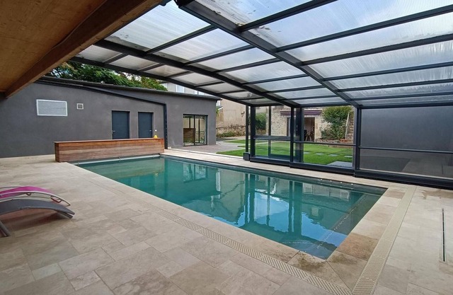 Homerez - Villa for 4 ppl. with swimming-pool, garden and terrace at Vayrac