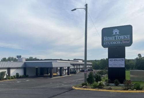 HomeTowne Studios by Red Roof Athens, TN