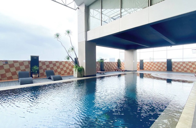 Homey And Comfy Stay 2Br Mangga Dua Apartment